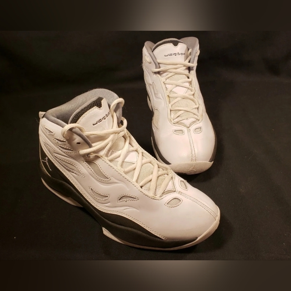 NIKE AIR JORDAN RAY ALLEN SCHOOLIN' 2009 BLACK /WHITE 364809-101 YOUTH SIZE 6.5Y